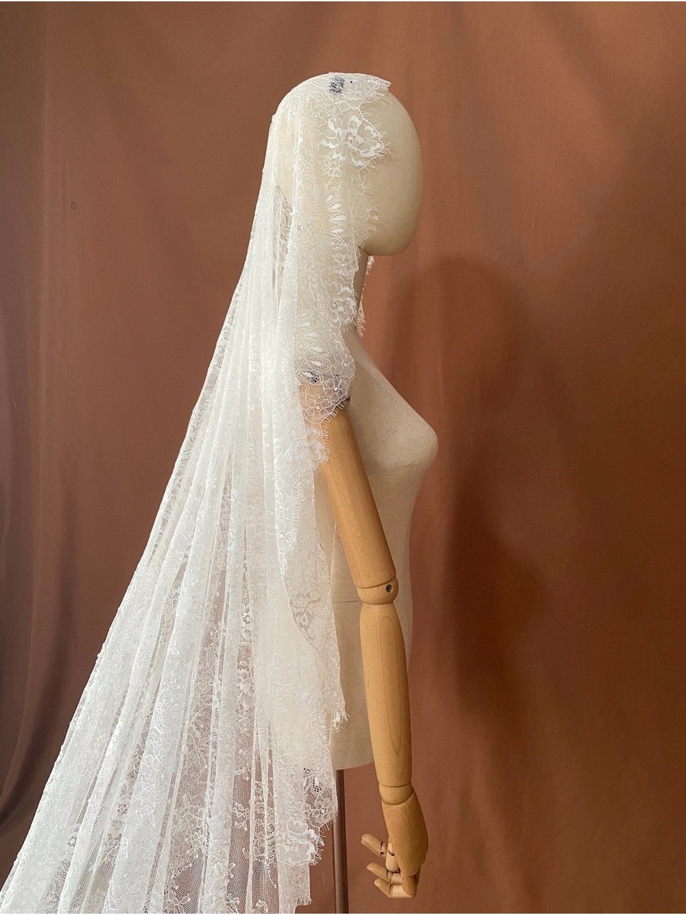 Mantilla veil - ivory - cathedral length never worn - Picture 4 of 6
